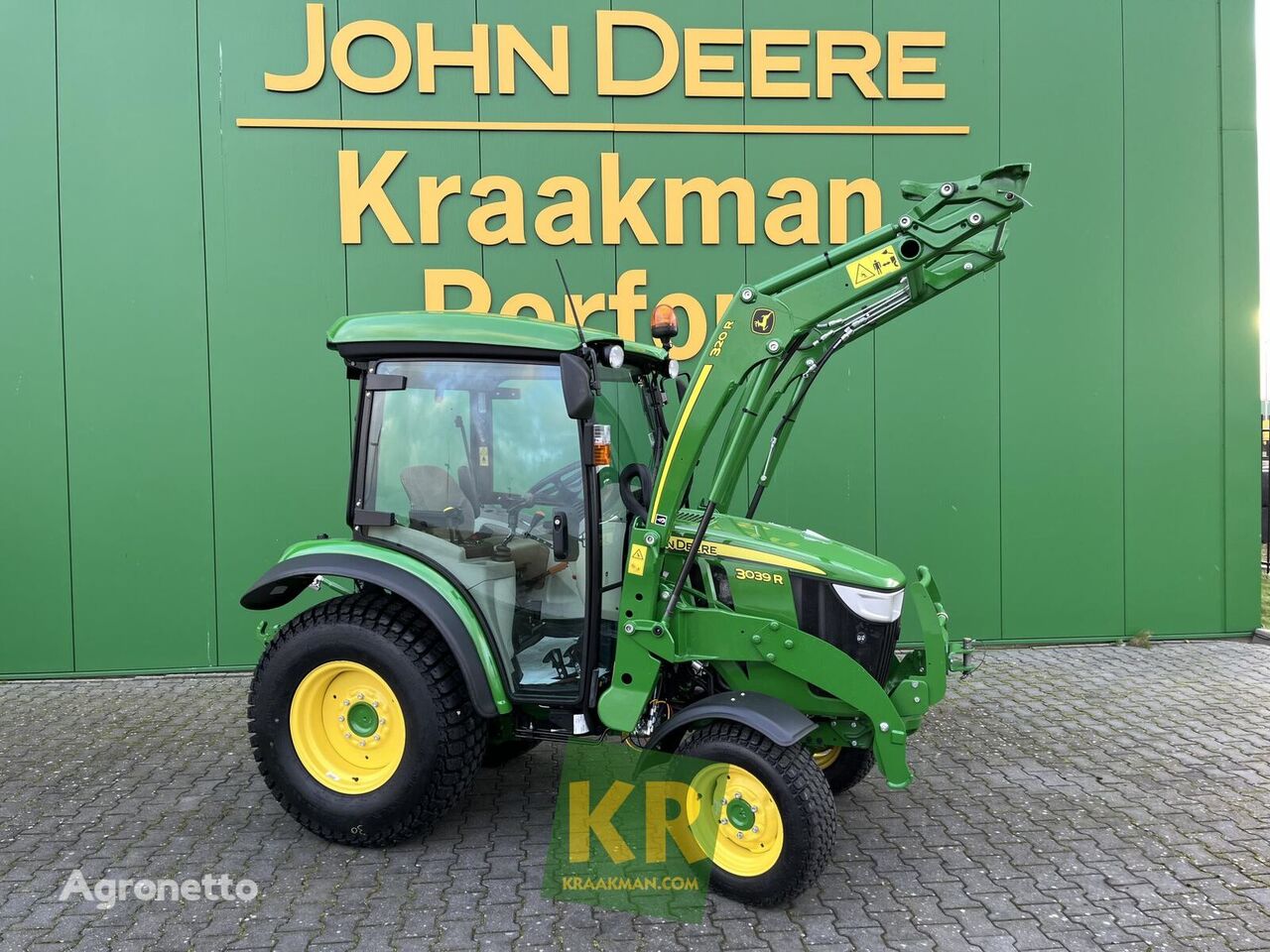 nov mini traktor John Deere 3039R