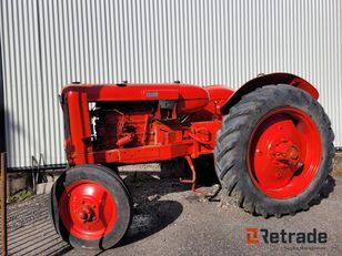 mini traktor Nuffield  M4