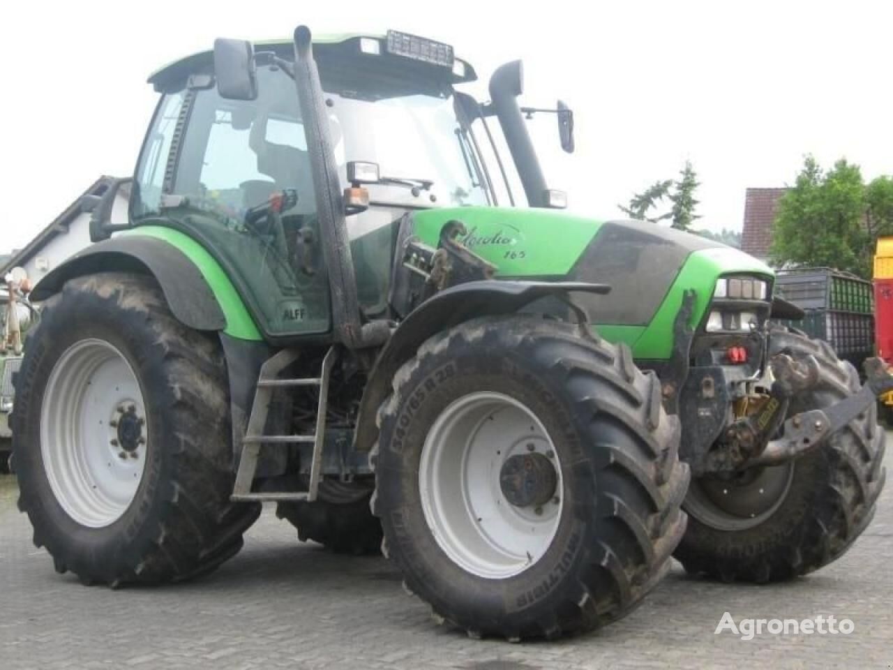traktor na kolesih Agrotron 165.7