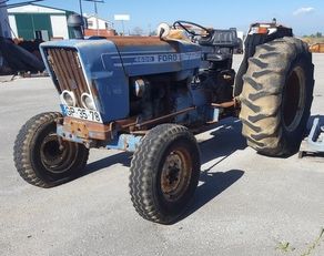 traktor na kolesih Ford 4600 za dele