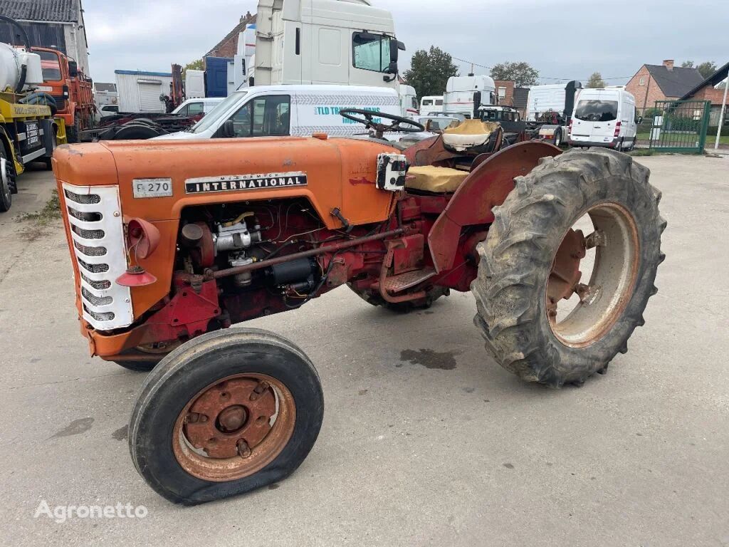 traktor na kolesih International F270