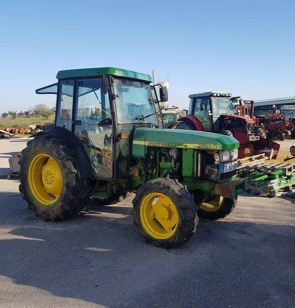 traktor na kolesih John Deere 5500N