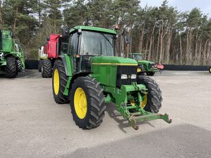 traktor na kolesih John Deere 6510