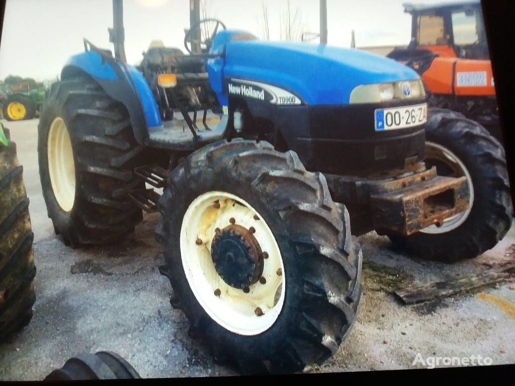 traktor na kolesih New Holland TD90D