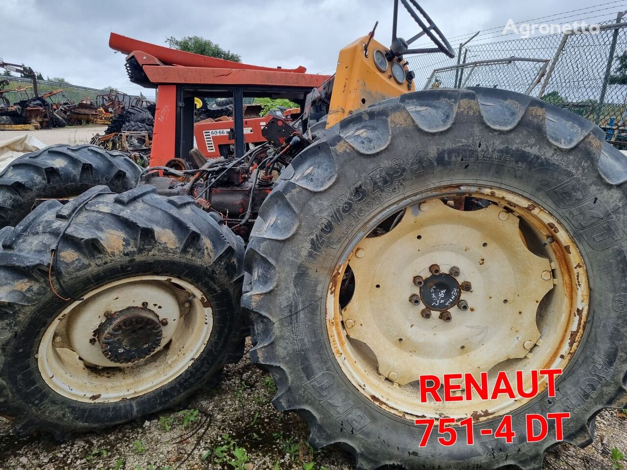 traktor na kolesih Renault 751-4 PARA PEÇAS za dele